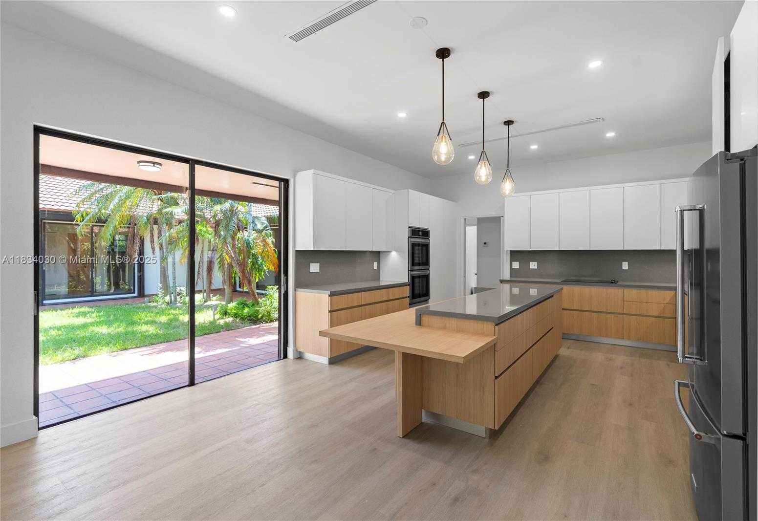 Small Image of 101 ISLAND DR, Key Biscayne Number 6