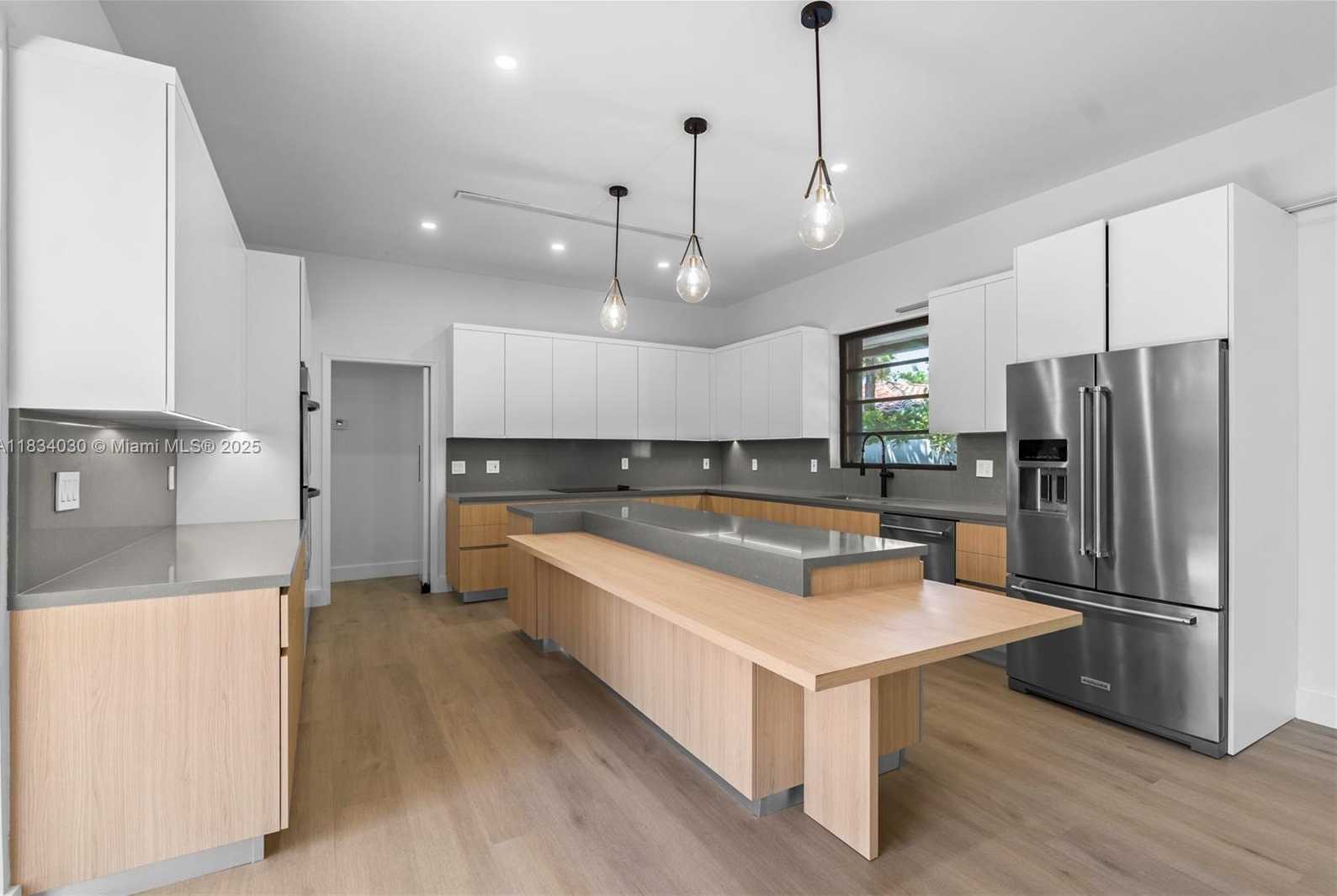 Small Image of 101 ISLAND DR, Key Biscayne Number 7