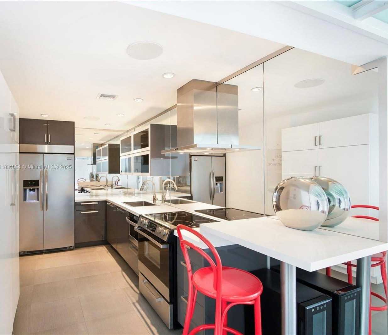 Small Image of 6770 INDIAN CREEK DR #T-F, Miami Beach Number 5