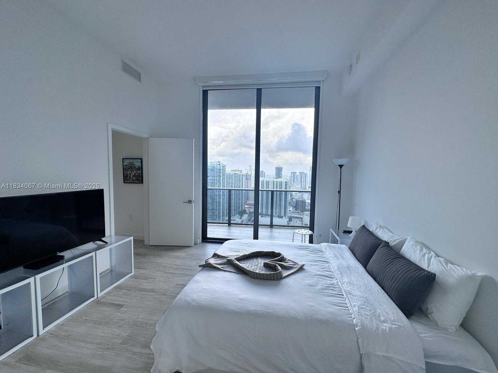 Small Image of 45 SOUTH WEST 9TH ST #4508, Miami Number 6