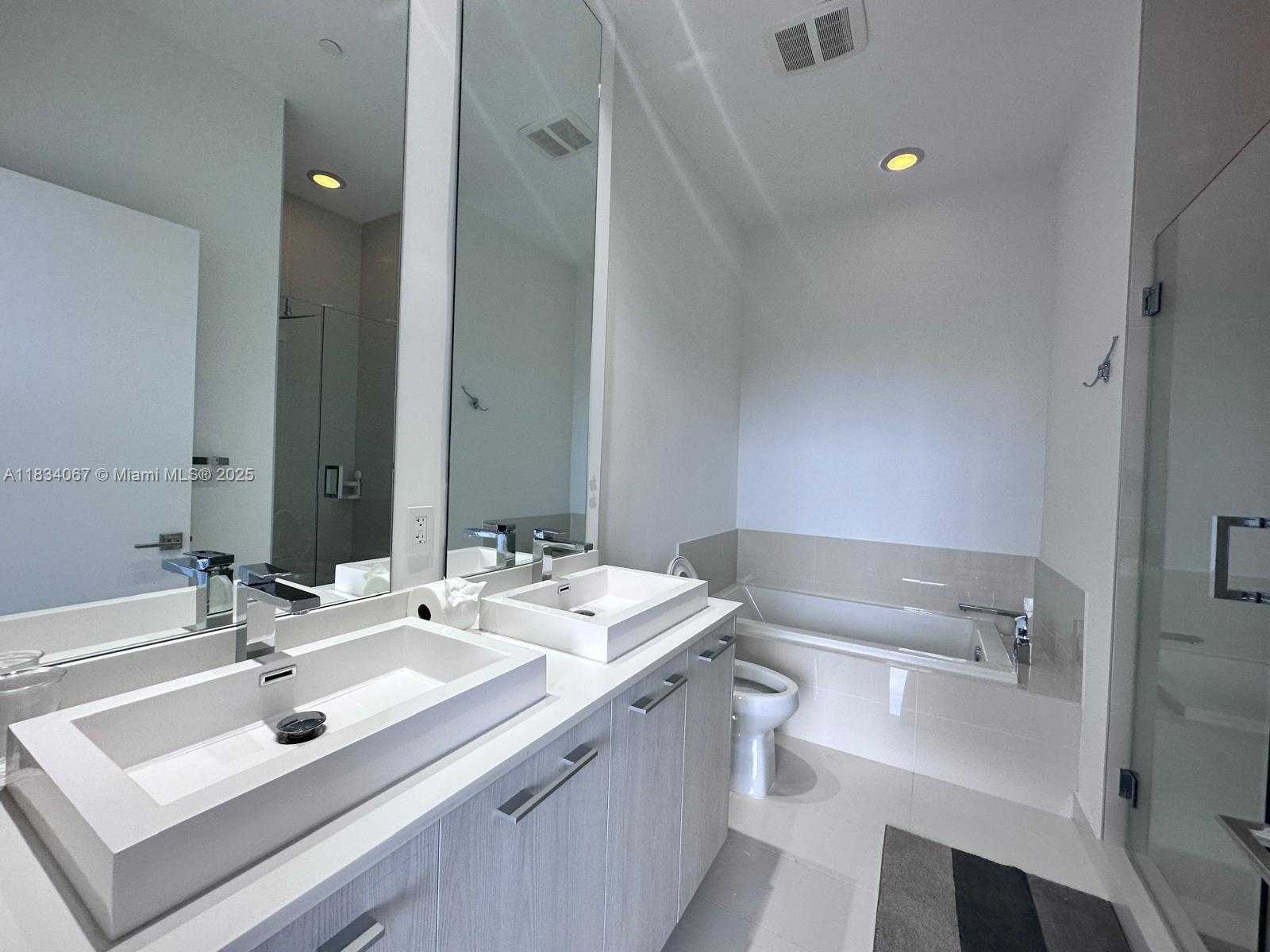Small Image of 45 SOUTH WEST 9TH ST #4508, Miami Number 8