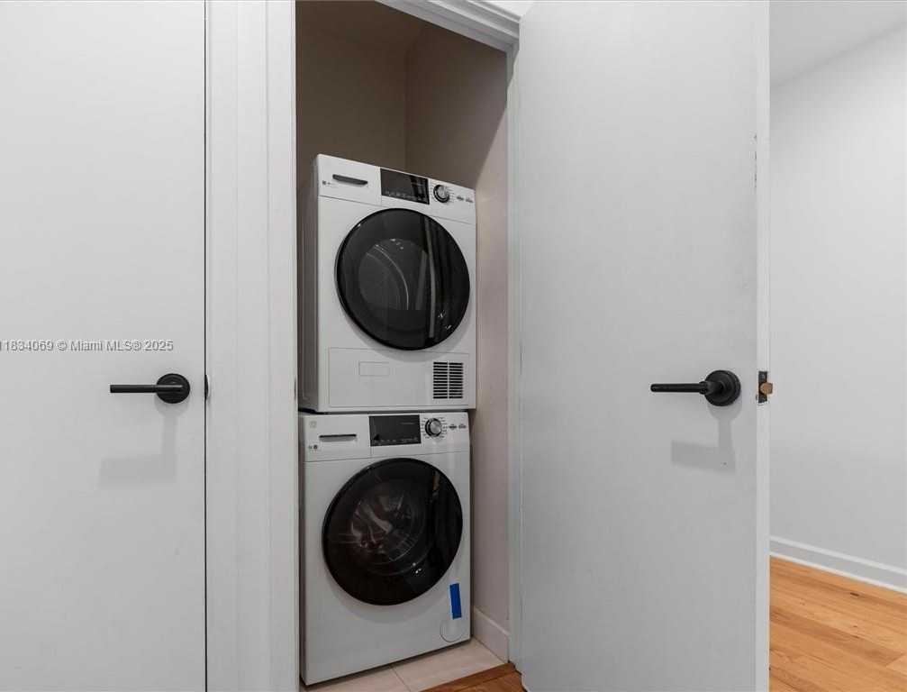Small Image of 6799 COLLINS AVE #301, Miami Beach Number 24