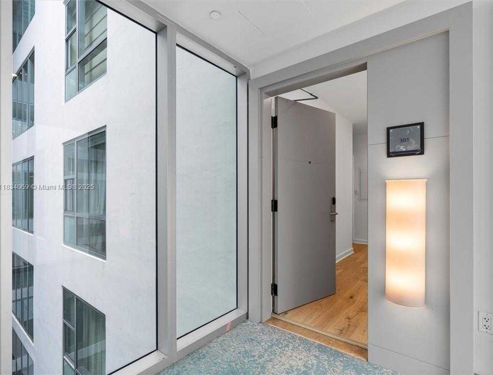 Small Image of 6799 COLLINS AVE #301, Miami Beach Number 4