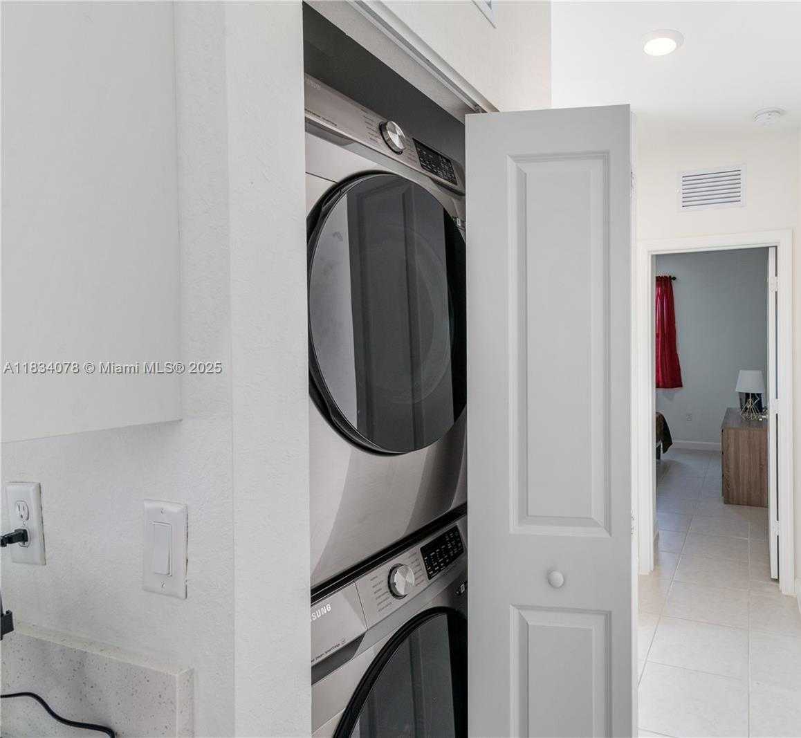 Small Image of 13612 SOUTH WEST 184TH LN, Miami Number 14