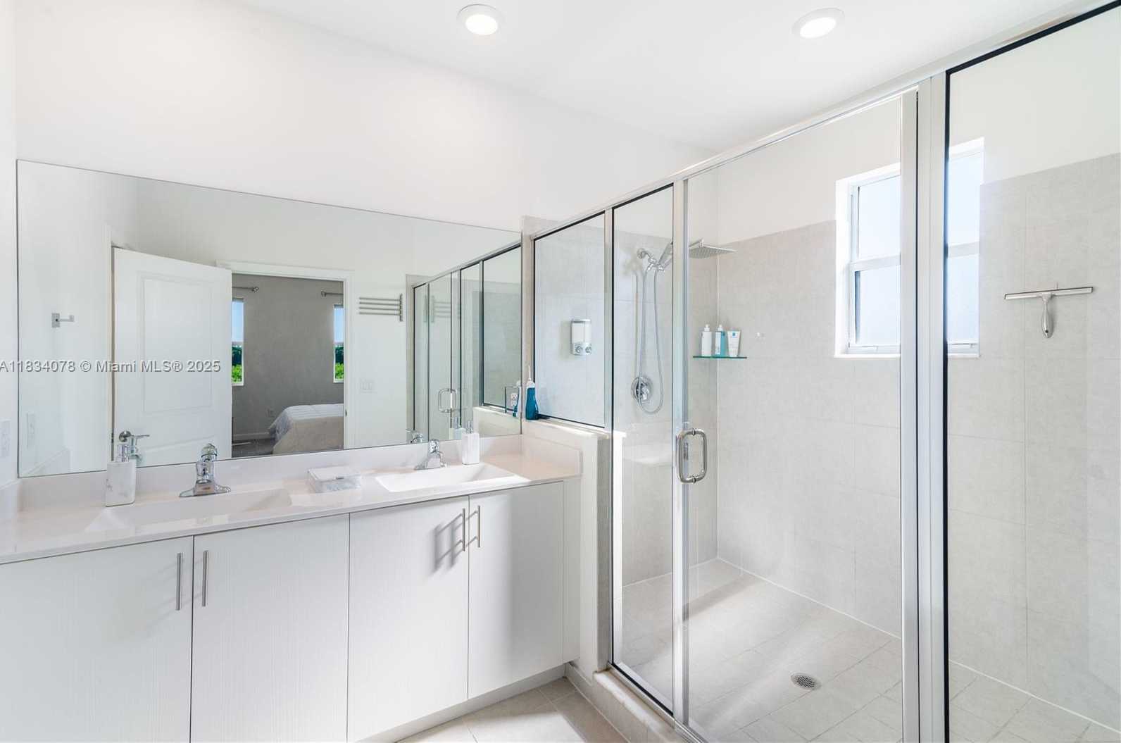 Small Image of 13612 SOUTH WEST 184TH LN, Miami Number 16