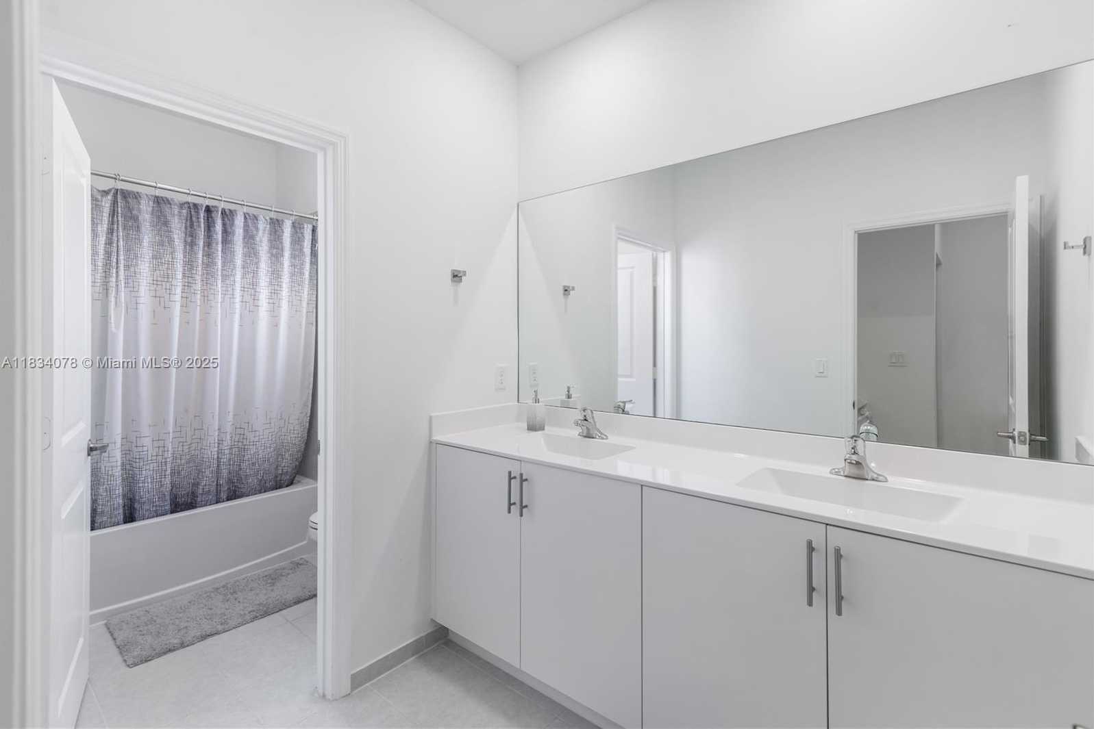 Small Image of 13612 SOUTH WEST 184TH LN, Miami Number 21