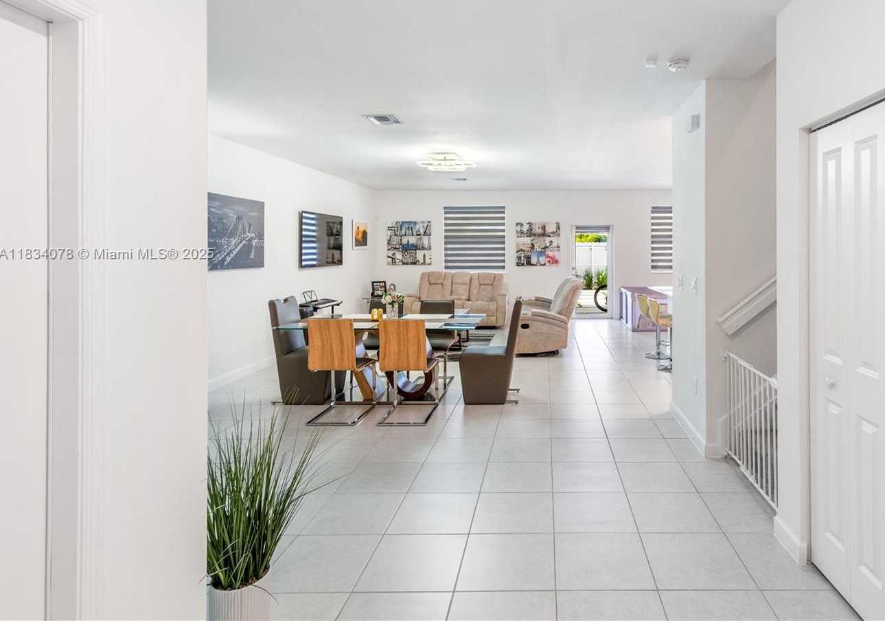 Small Image of 13612 SOUTH WEST 184TH LN, Miami Number 25