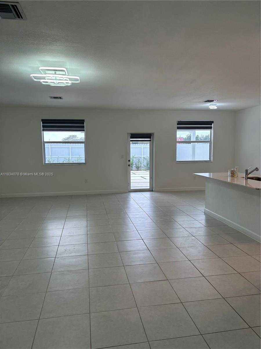 Small Image of 13612 SOUTH WEST 184TH LN, Miami Number 3
