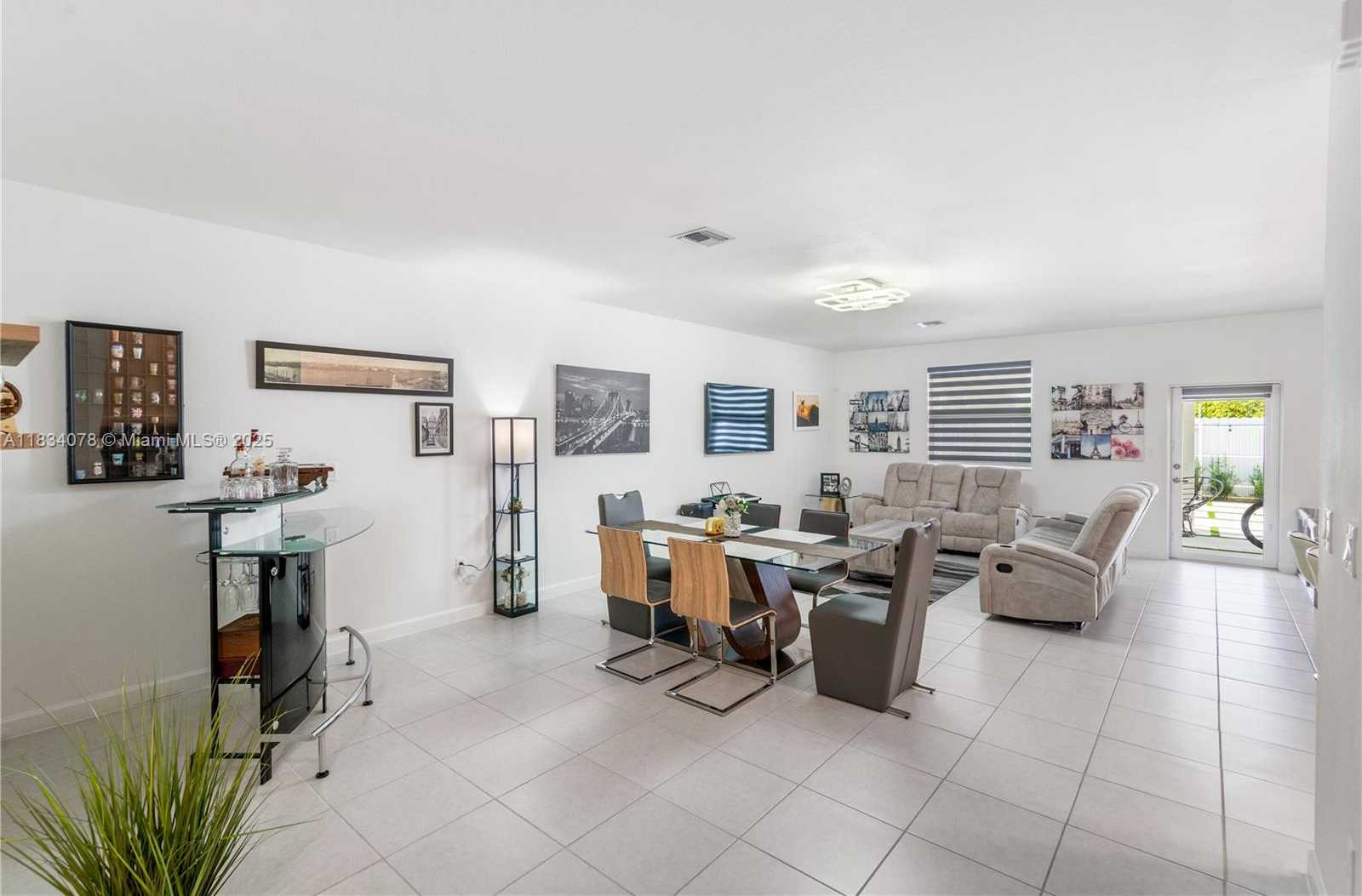 Small Image of 13612 SOUTH WEST 184TH LN, Miami Number 4