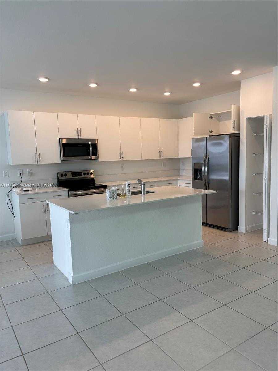 Small Image of 13612 SOUTH WEST 184TH LN, Miami Number 5