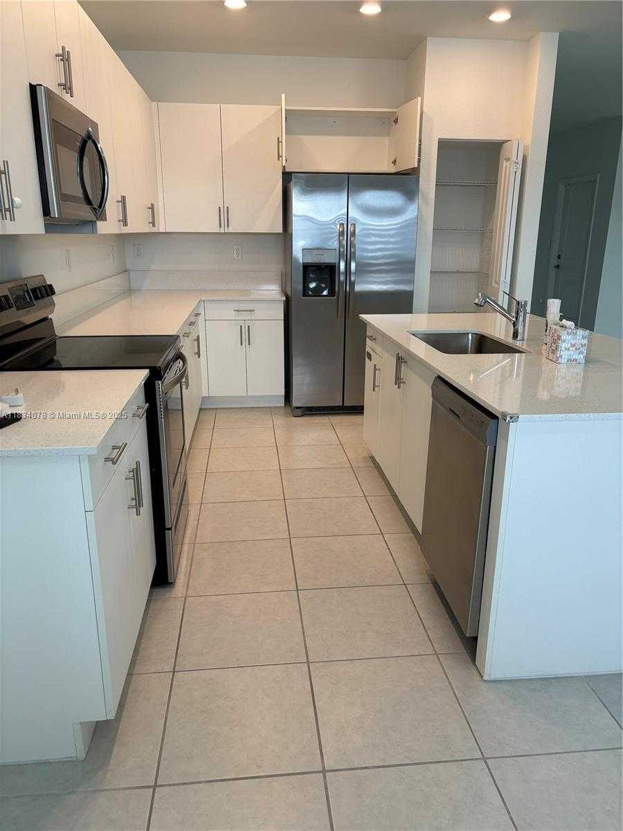 Small Image of 13612 SOUTH WEST 184TH LN, Miami Number 6