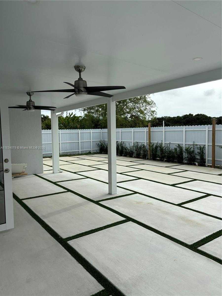 Small Image of 13612 SOUTH WEST 184TH LN, Miami Number 8