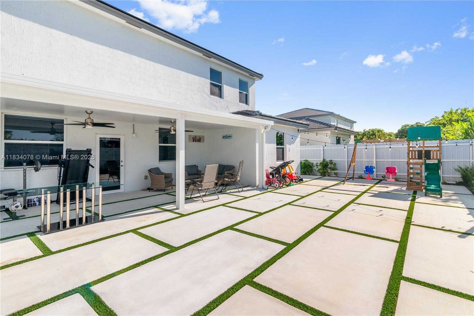 Small Image of 13612 SOUTH WEST 184TH LN, Miami Number 9