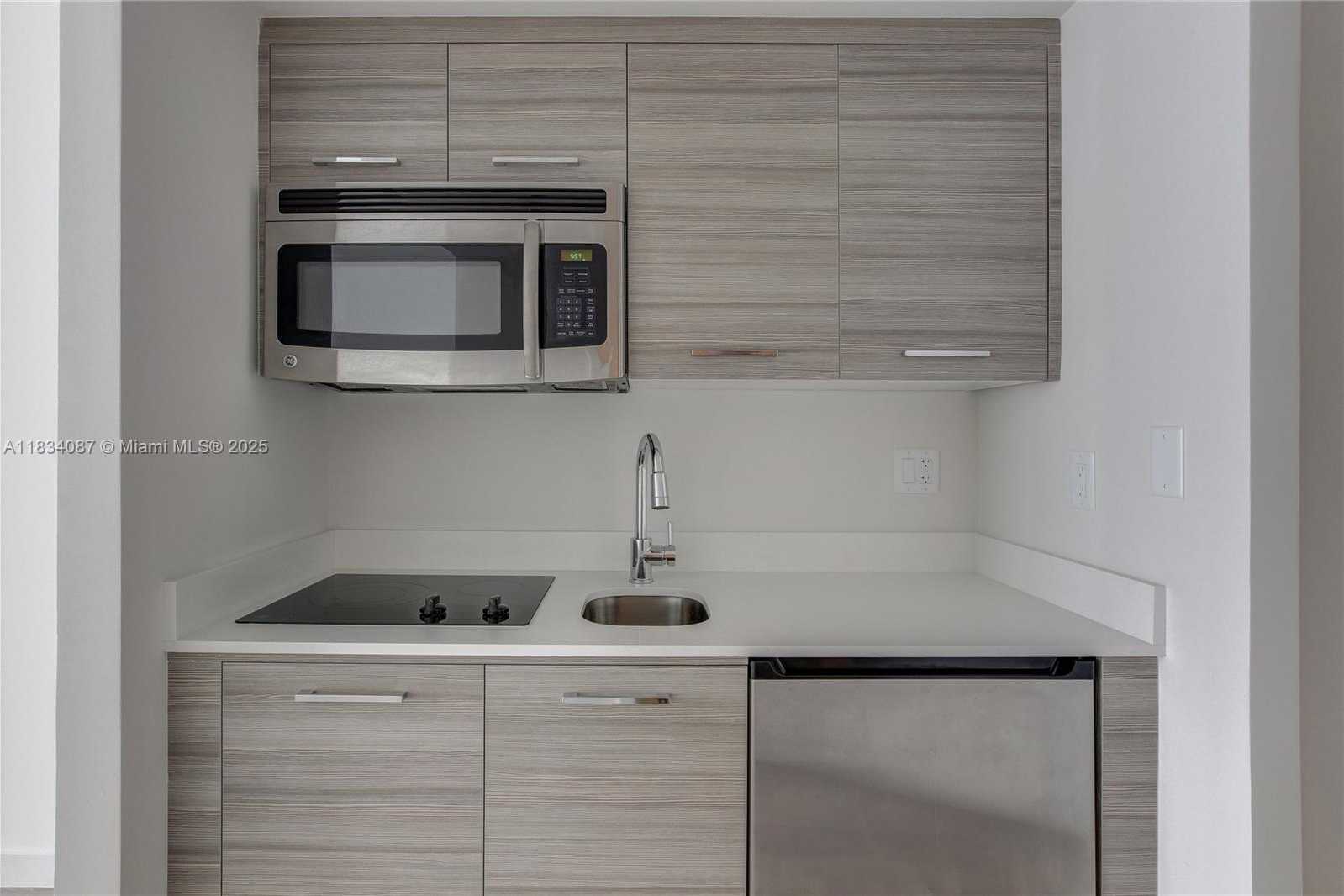 Small Image of 1756 NORTH BAYSHORE DR #10O, Miami Number 3
