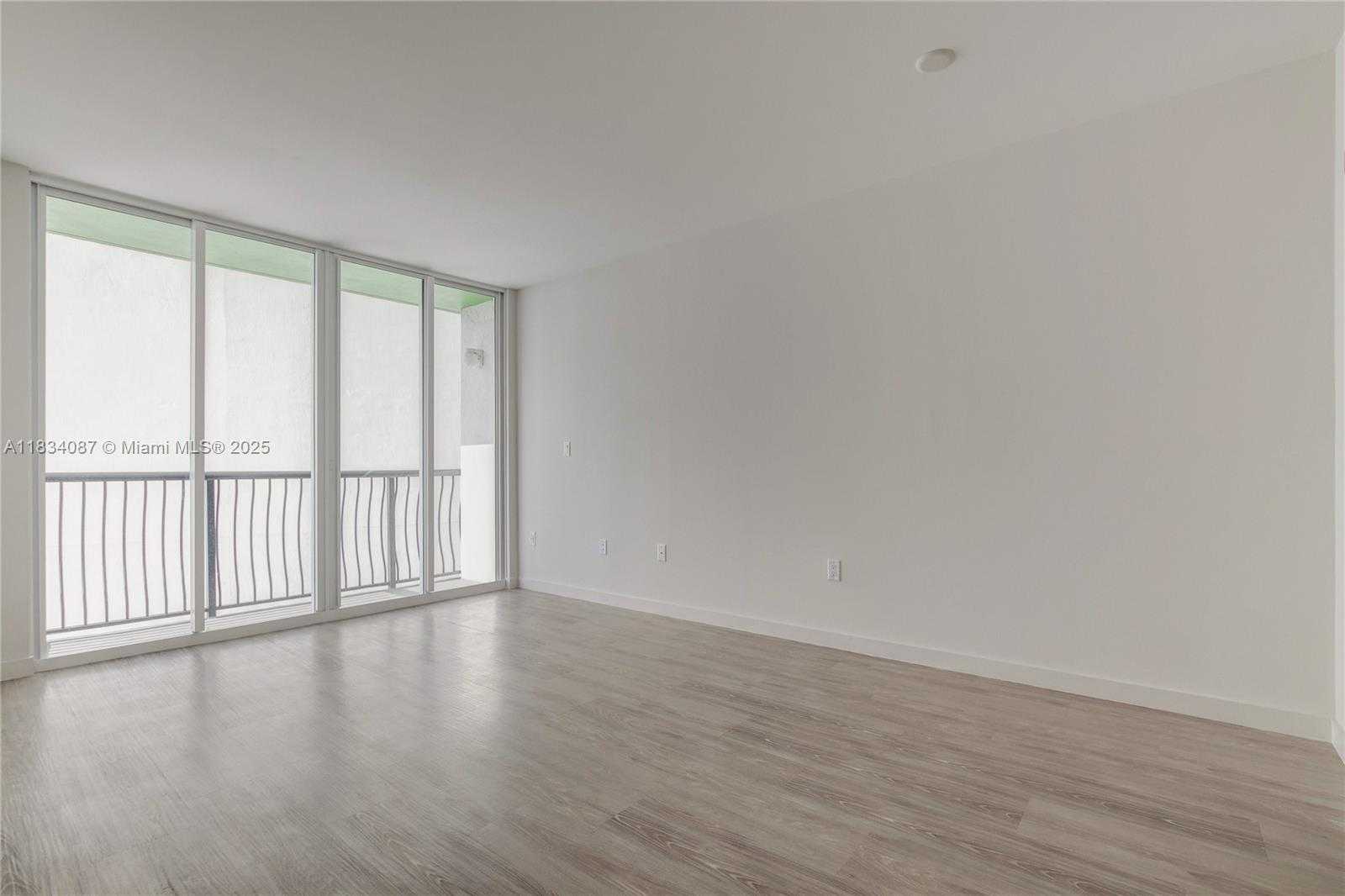 Small Image of 1756 NORTH BAYSHORE DR #10O, Miami Number 4