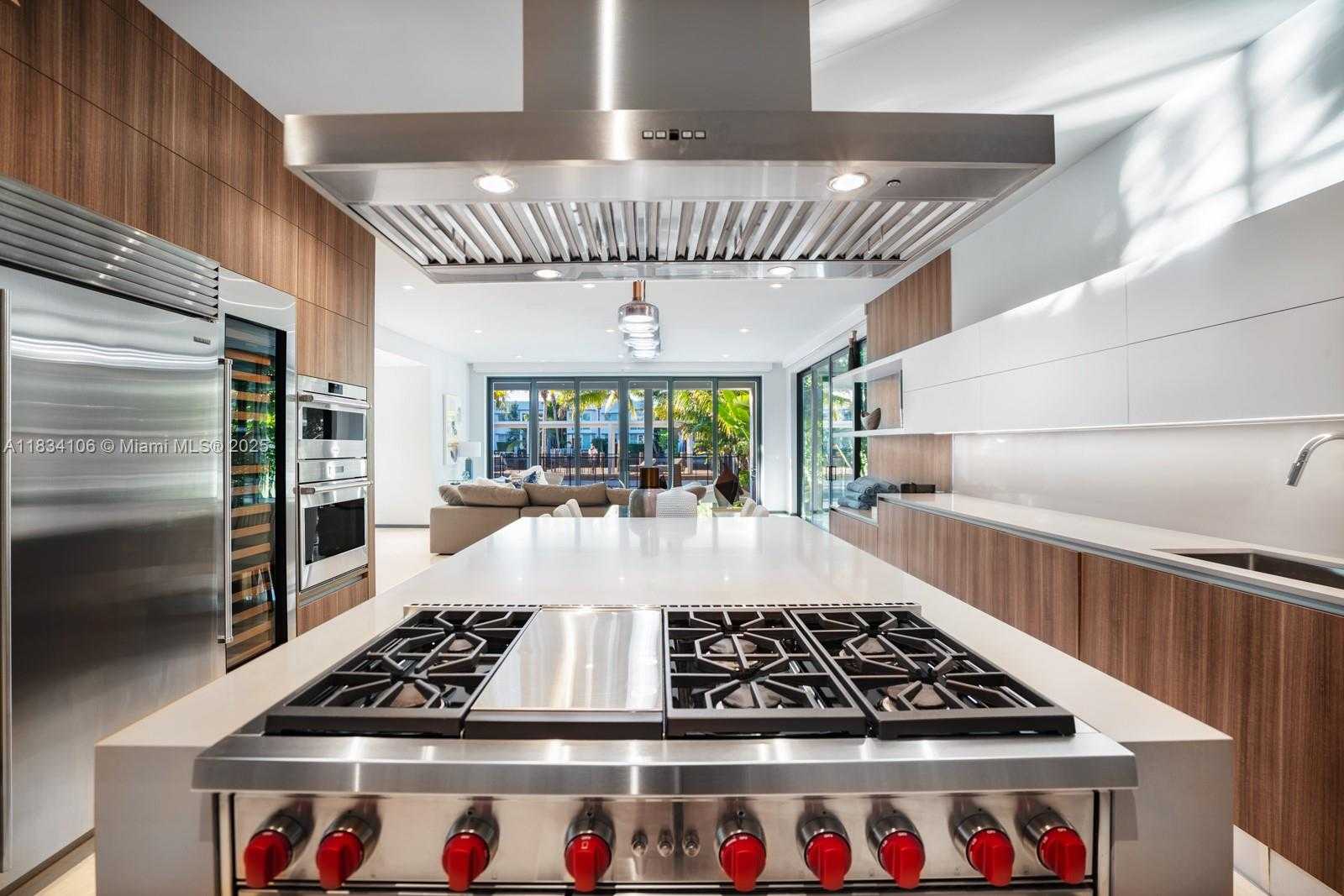 Small Image of 3734 CHASE AVE, Miami Beach Number 12