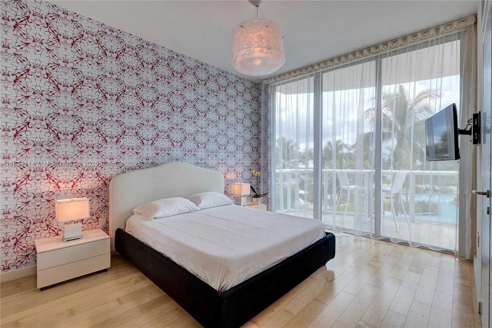 Small Image of 50 SOUTH POINTE DR #TWN4, Miami Beach Number 12