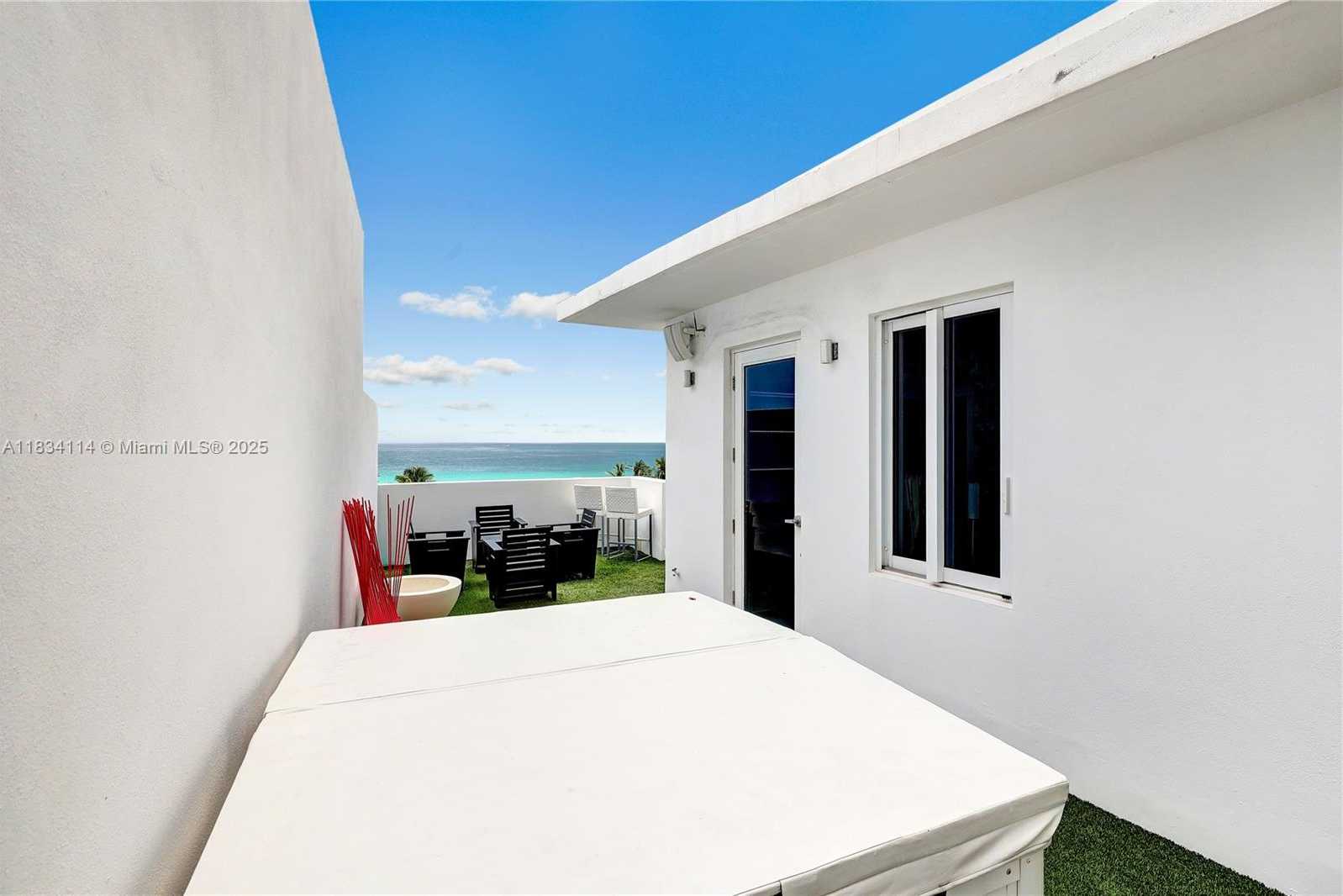 Small Image of 50 SOUTH POINTE DR #TWN4, Miami Beach Number 21