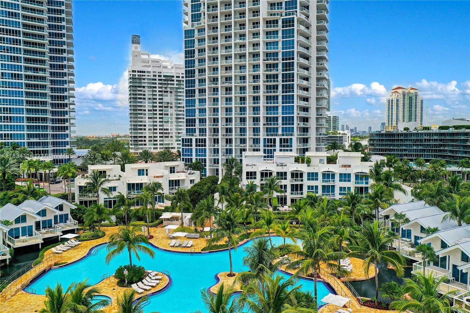 Small Image of 50 SOUTH POINTE DR #TWN4, Miami Beach Number 24