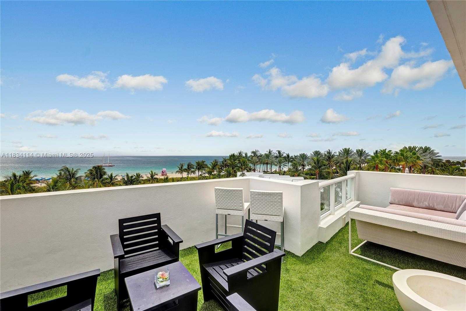 Small Image of 50 SOUTH POINTE DR #TWN4, Miami Beach Number 25