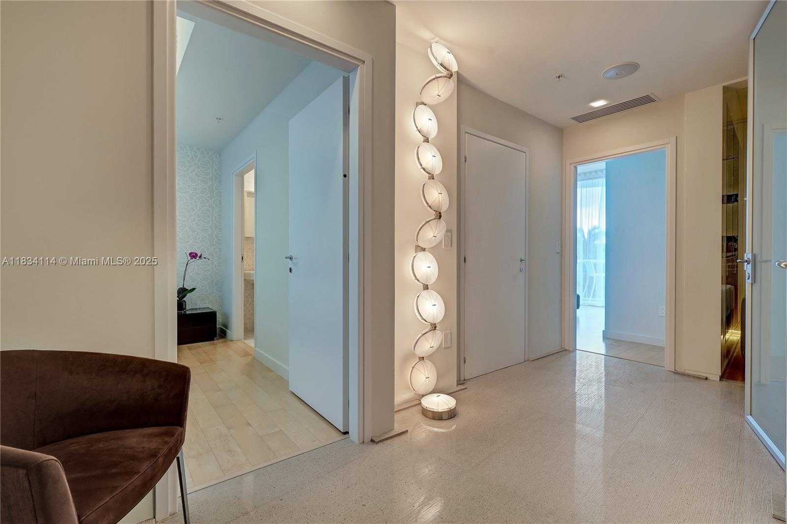 Small Image of 50 SOUTH POINTE DR #TWN4, Miami Beach Number 9