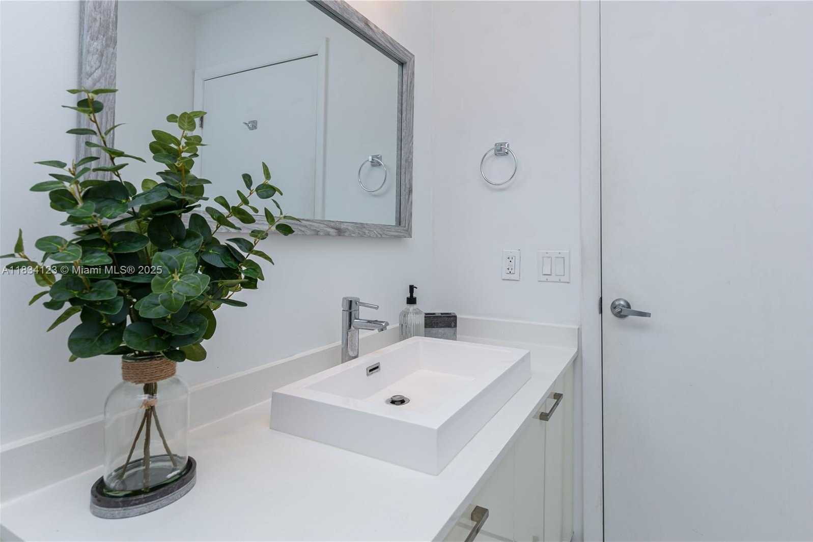 Small Image of 151 SOUTH EAST 1ST ST #3103, Miami Number 35