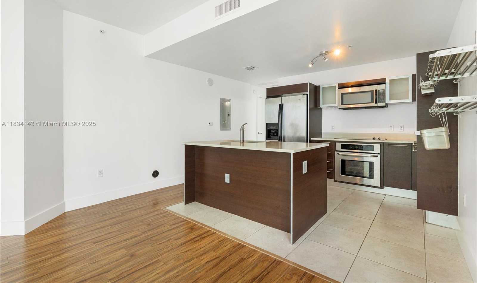 Small Image of 1900 NORTH BAYSHORE DR #3410, Miami Number 5