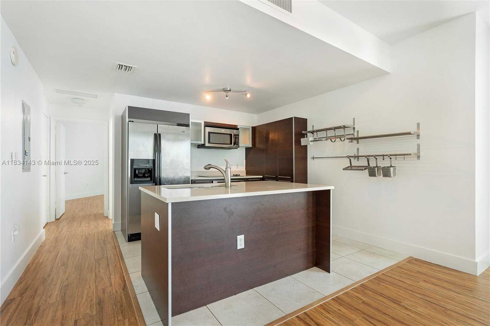 Small Image of 1900 NORTH BAYSHORE DR #3410, Miami Number 6