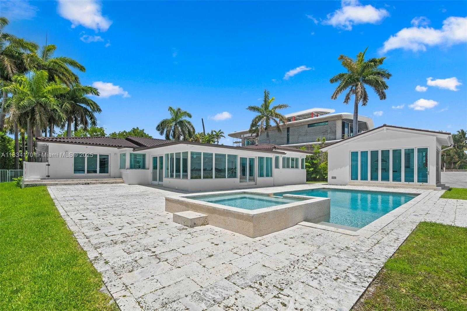 Small Image of 205 NORTH HIBISCUS DR, Miami Beach Number 12