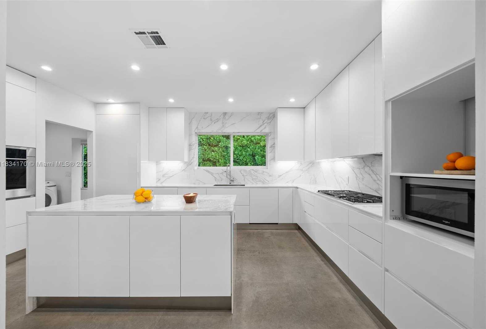 Small Image of 205 NORTH HIBISCUS DR, Miami Beach Number 14