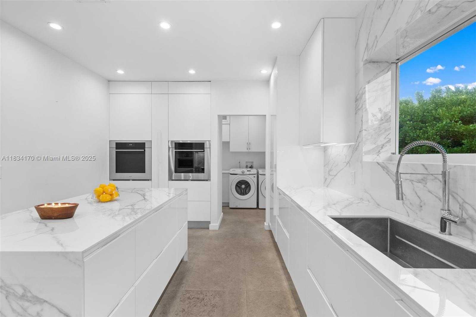 Small Image of 205 NORTH HIBISCUS DR, Miami Beach Number 15