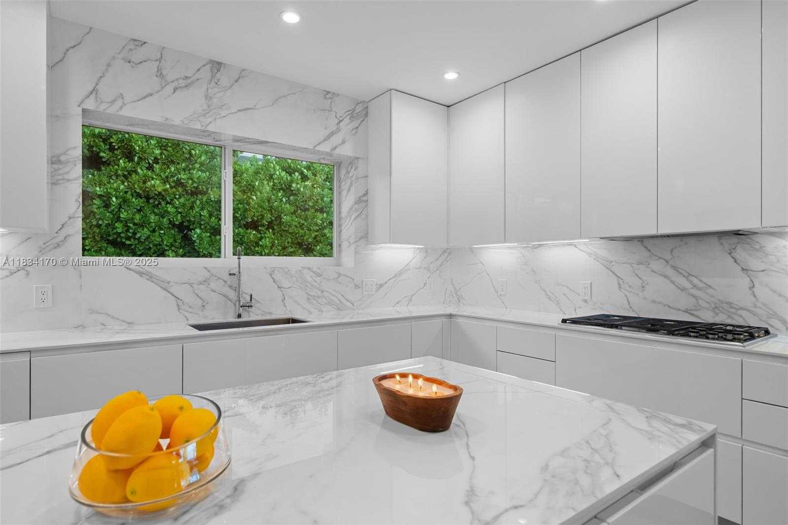 Small Image of 205 NORTH HIBISCUS DR, Miami Beach Number 16