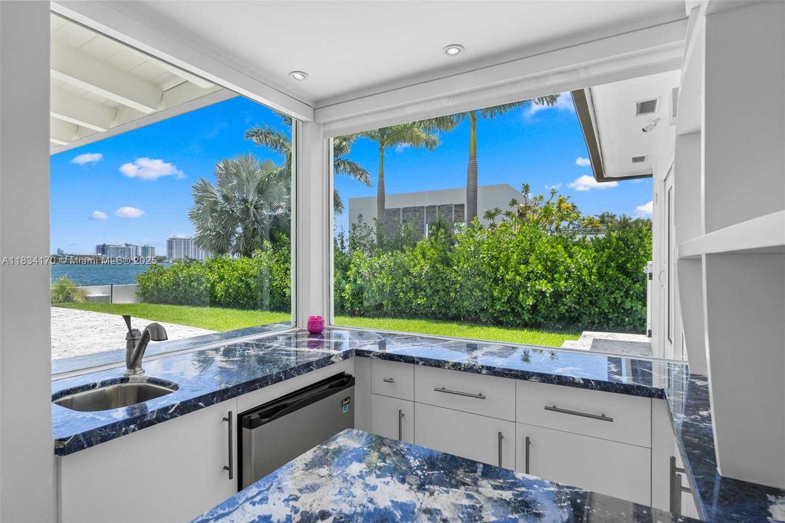 Small Image of 205 NORTH HIBISCUS DR, Miami Beach Number 20