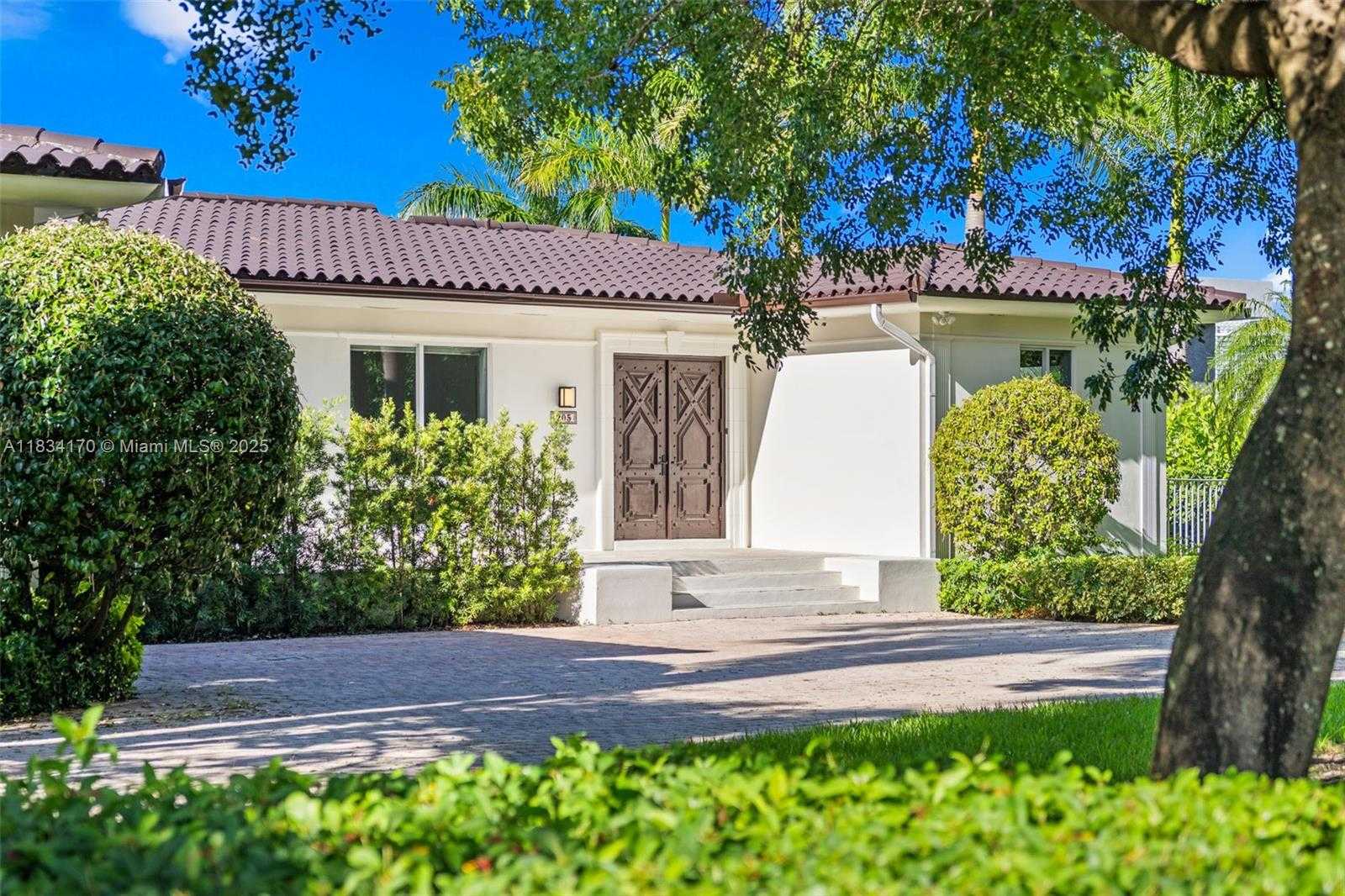 Small Image of 205 NORTH HIBISCUS DR, Miami Beach Number 3