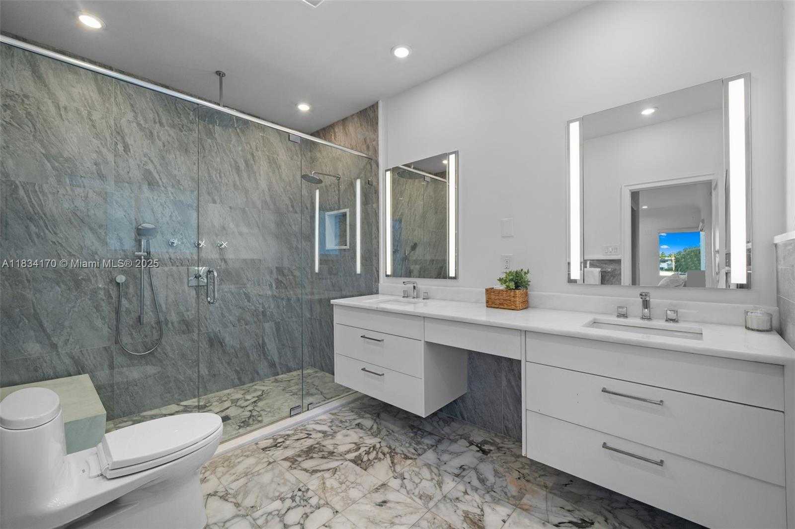 Small Image of 205 NORTH HIBISCUS DR, Miami Beach Number 36