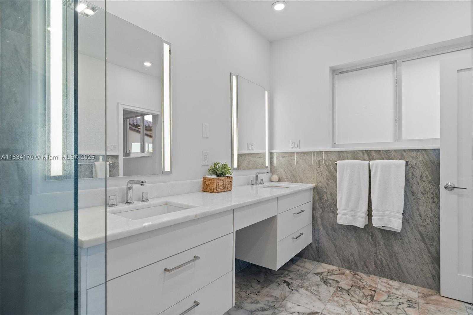 Small Image of 205 NORTH HIBISCUS DR, Miami Beach Number 37