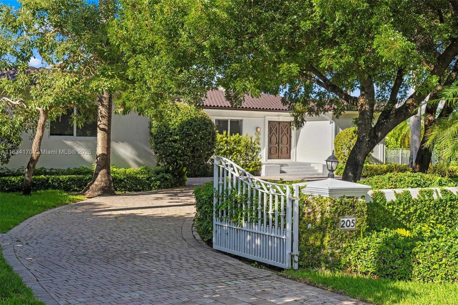 Small Image of 205 NORTH HIBISCUS DR, Miami Beach Number 4