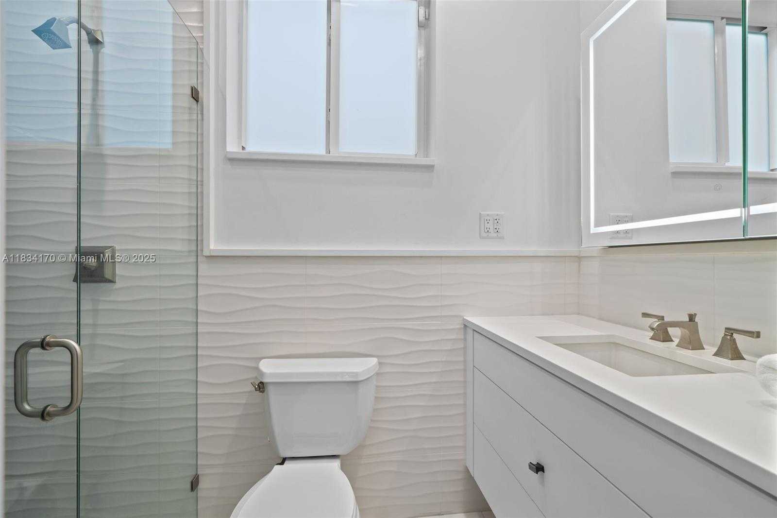 Small Image of 205 NORTH HIBISCUS DR, Miami Beach Number 44