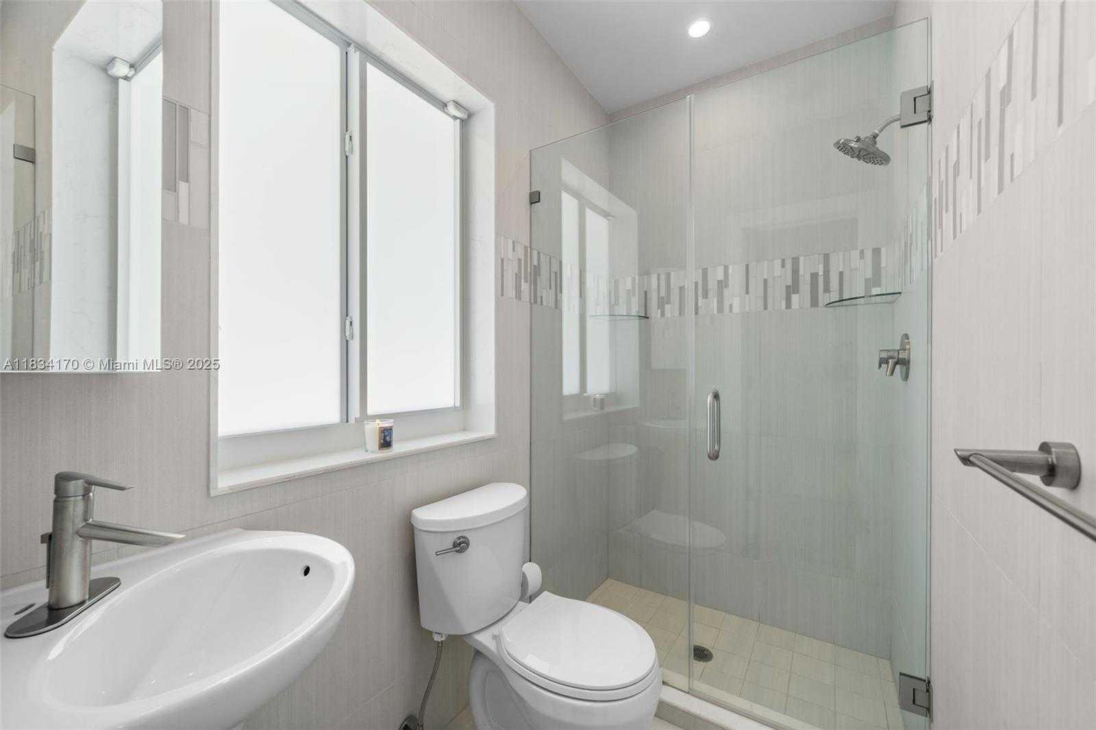 Small Image of 205 NORTH HIBISCUS DR, Miami Beach Number 47