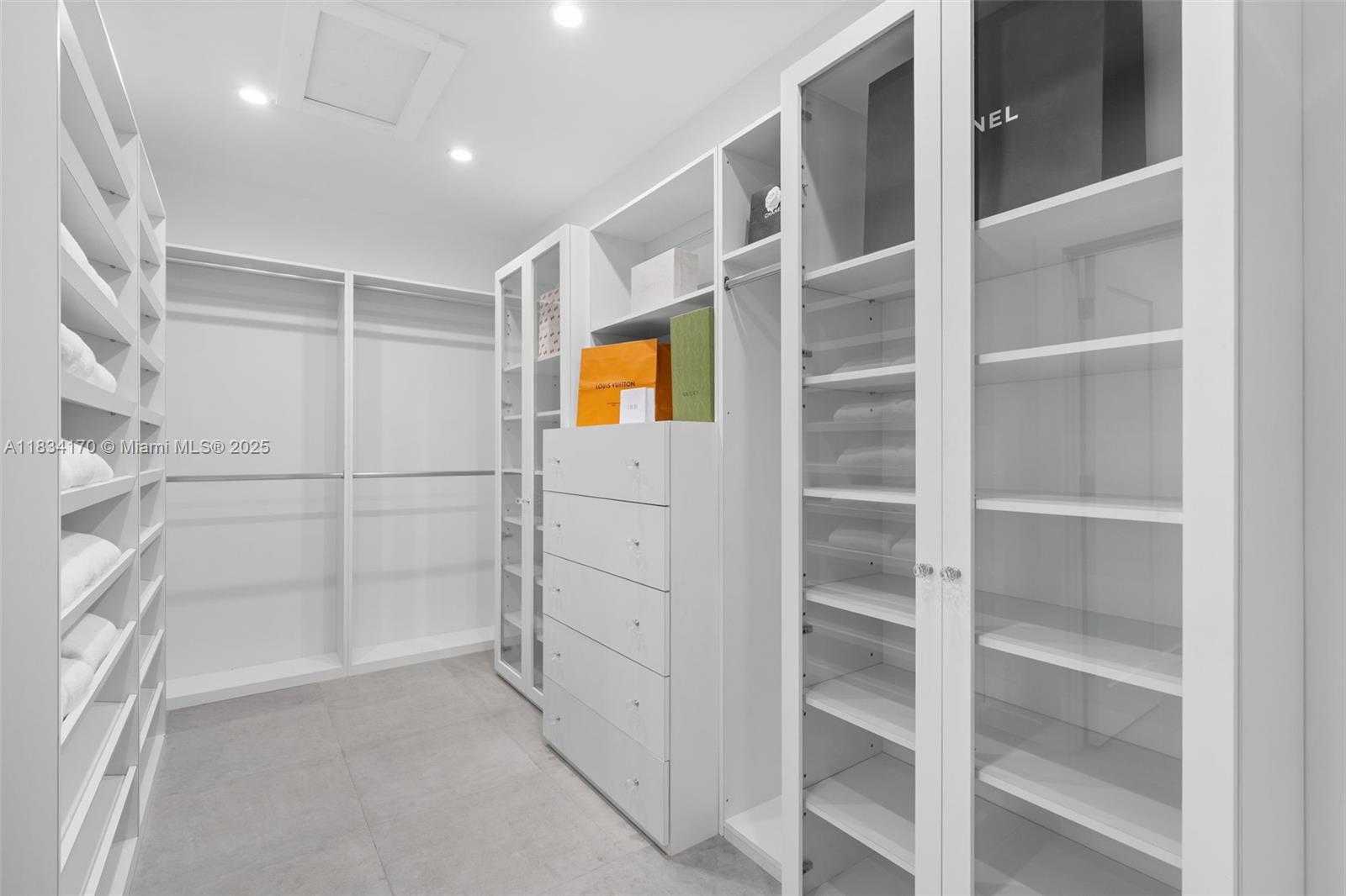 Small Image of 205 NORTH HIBISCUS DR, Miami Beach Number 48
