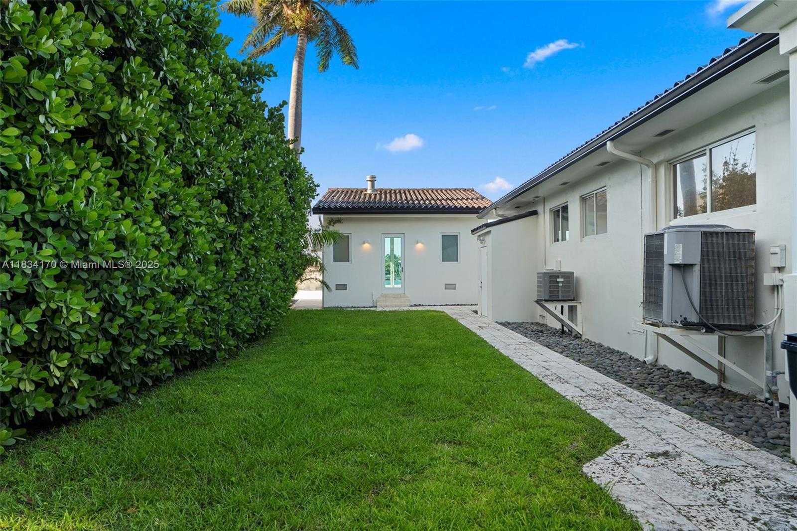 Small Image of 205 NORTH HIBISCUS DR, Miami Beach Number 5
