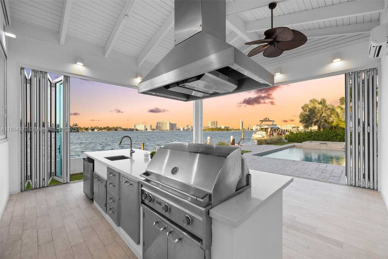 Small Image of 205 NORTH HIBISCUS DR, Miami Beach Number 52