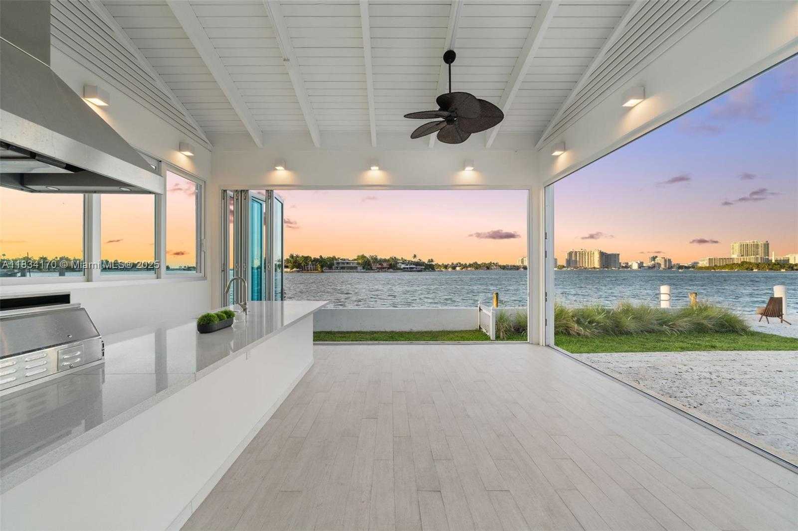 Small Image of 205 NORTH HIBISCUS DR, Miami Beach Number 54