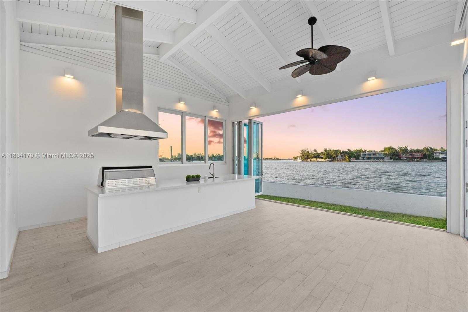 Small Image of 205 NORTH HIBISCUS DR, Miami Beach Number 57