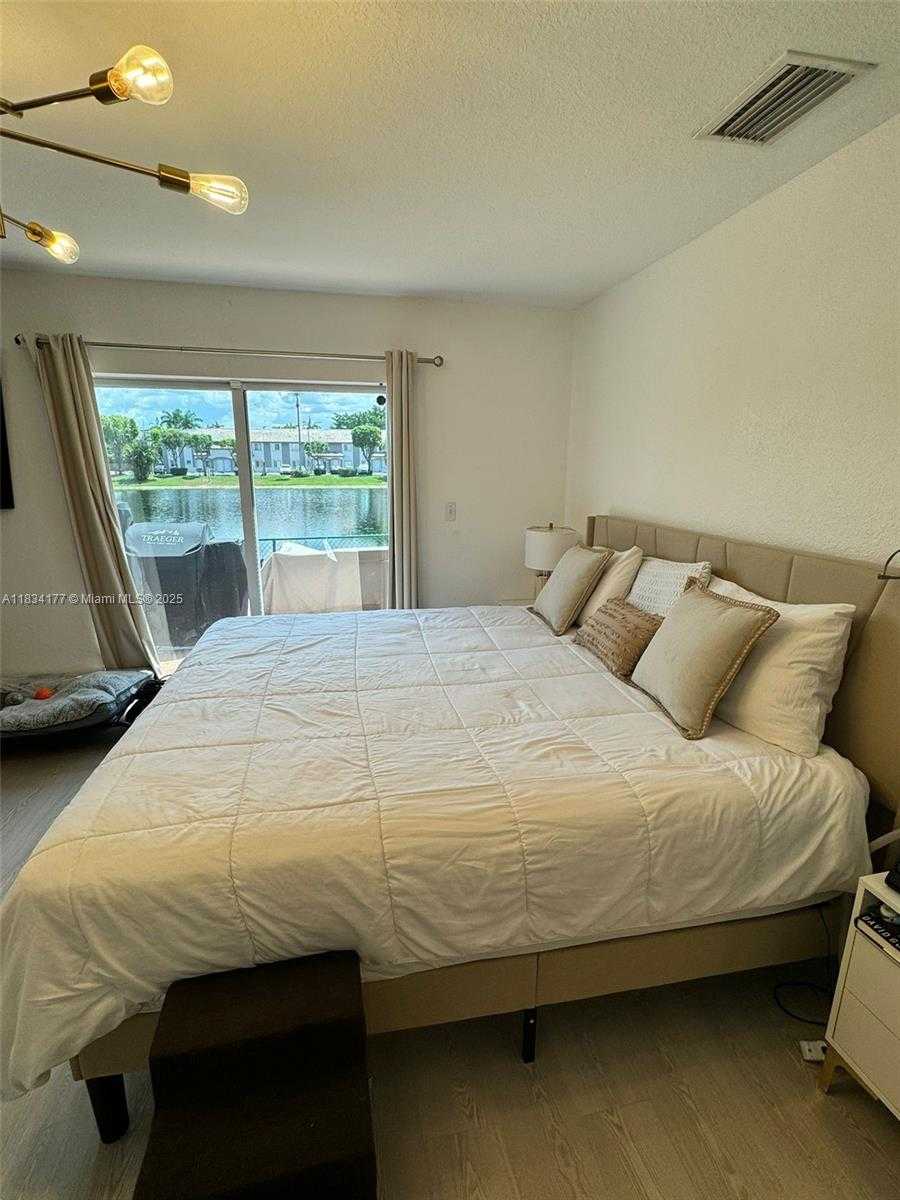 Small Image of 5755 NORTH WEST 109TH AVE #17, Doral Number 10