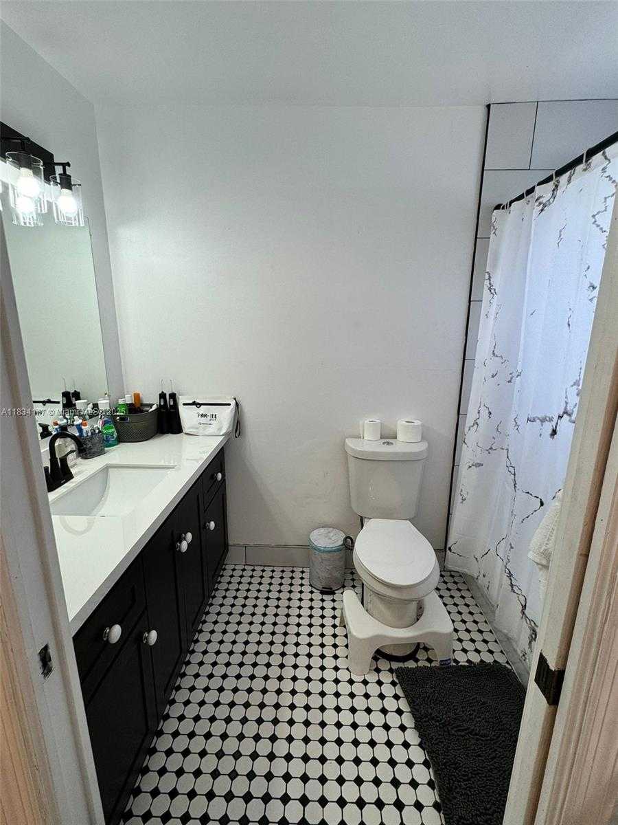Small Image of 5755 NORTH WEST 109TH AVE #17, Doral Number 12