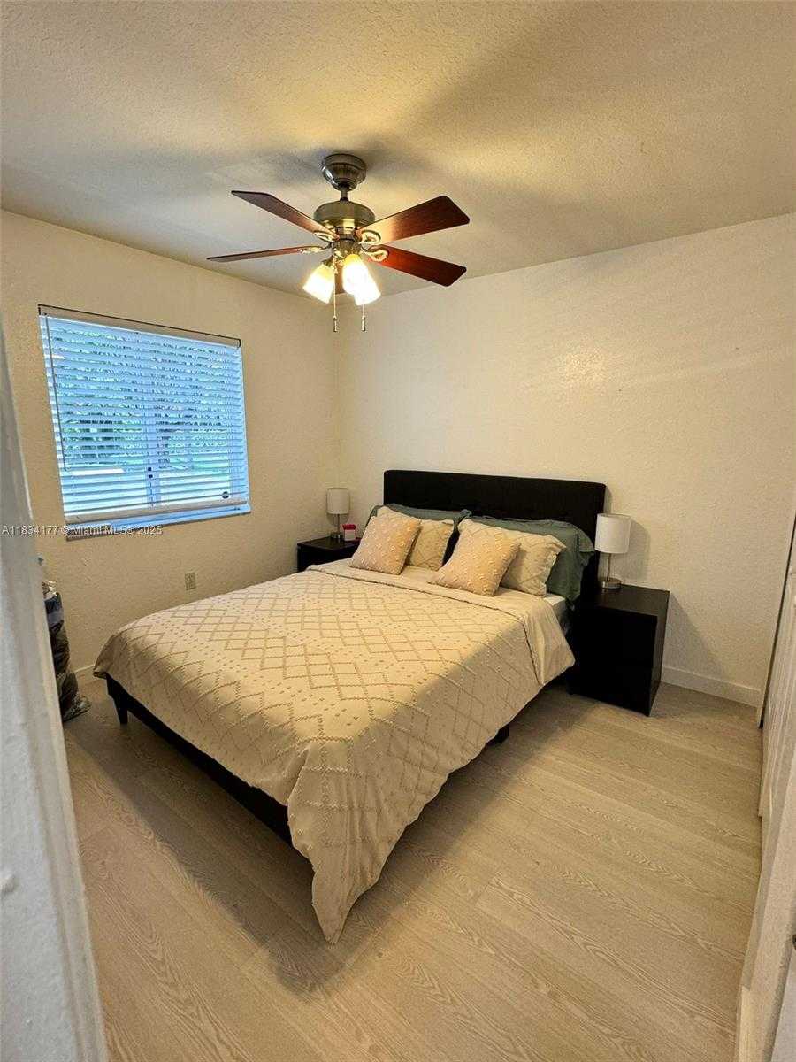 Small Image of 5755 NORTH WEST 109TH AVE #17, Doral Number 13