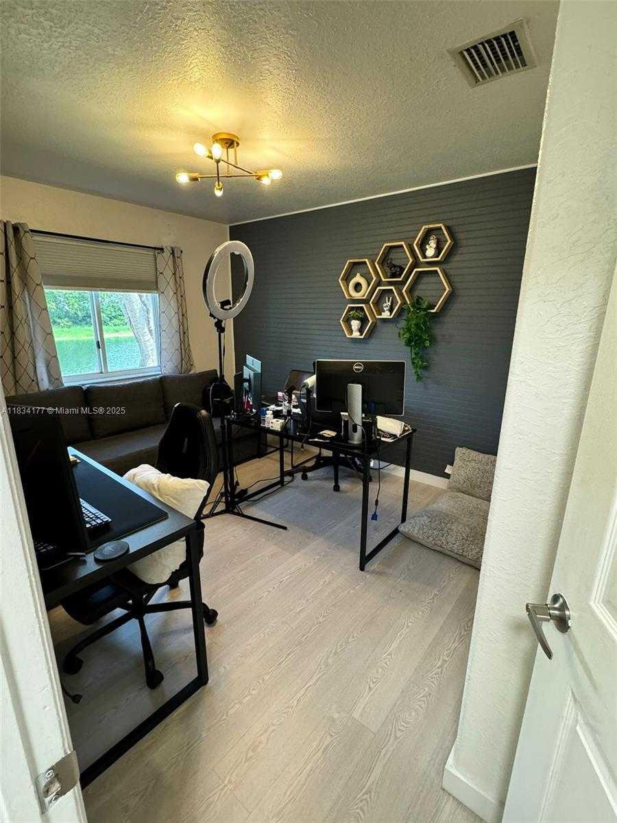 Small Image of 5755 NORTH WEST 109TH AVE #17, Doral Number 16