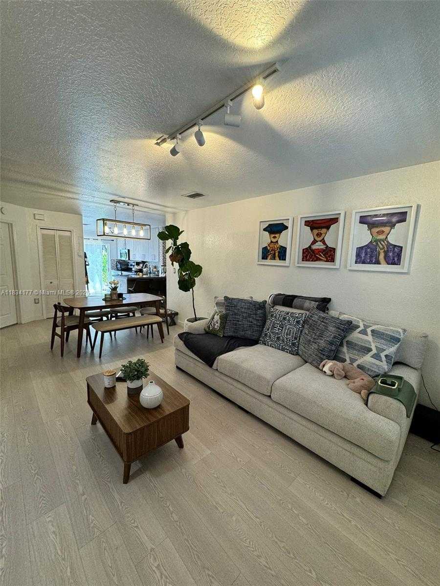 Small Image of 5755 NORTH WEST 109TH AVE #17, Doral Number 2