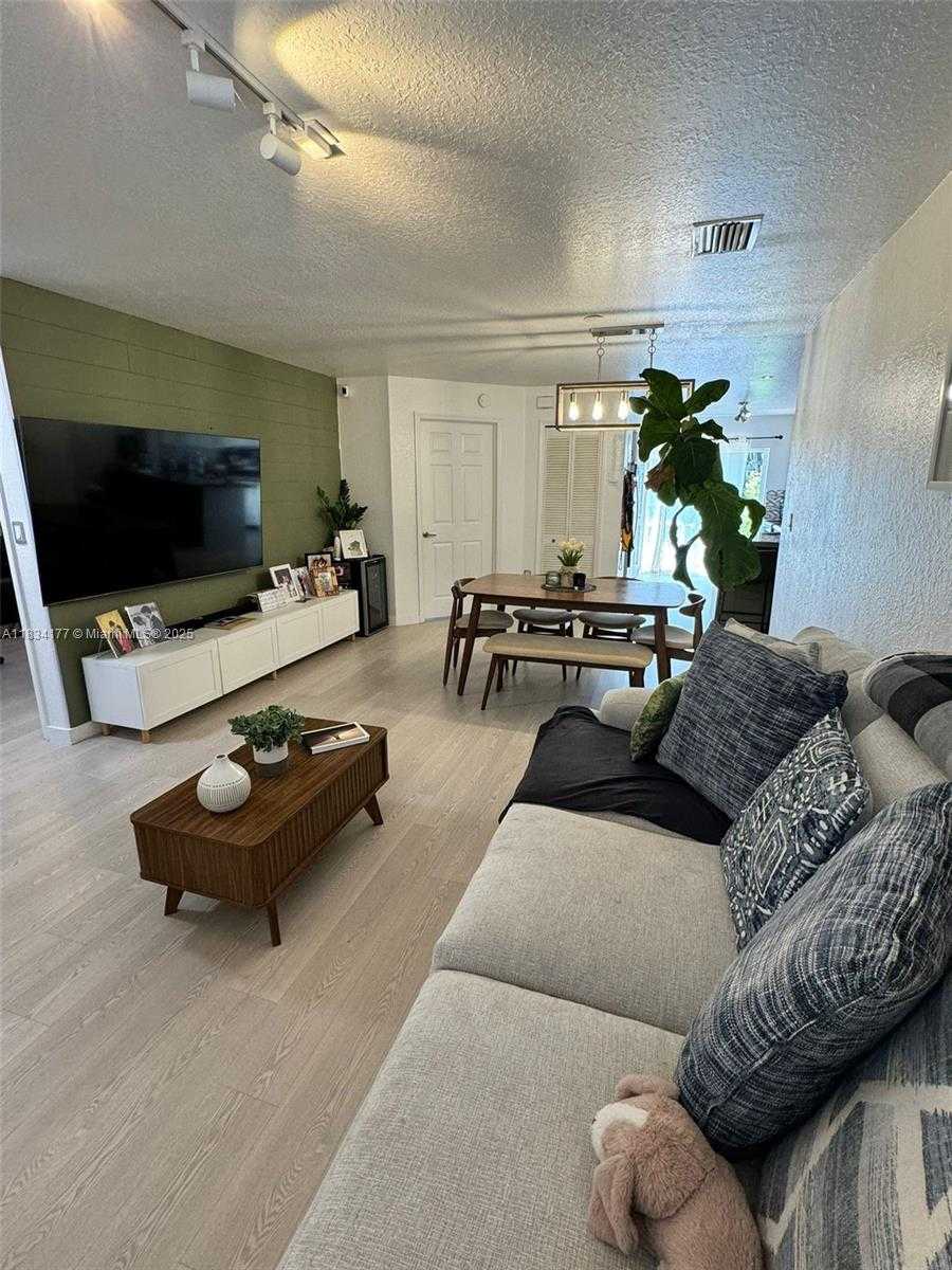Small Image of 5755 NORTH WEST 109TH AVE #17, Doral Number 3